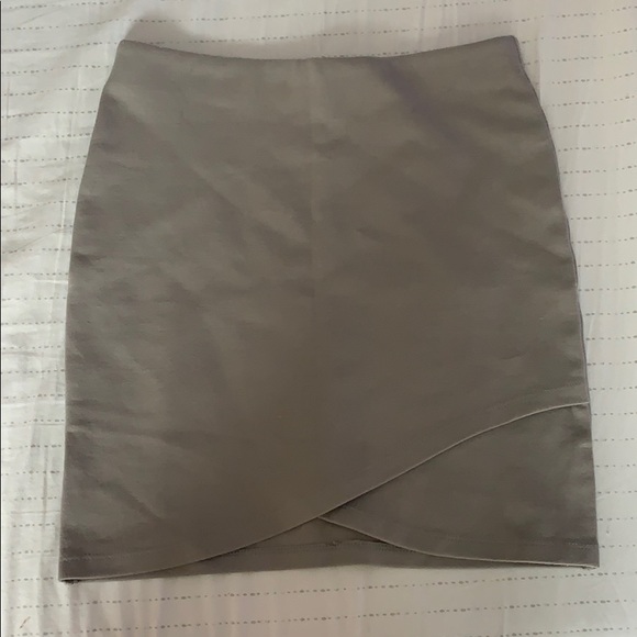 Talula Aritzia Primrose Skirt - Picture 3 of 3